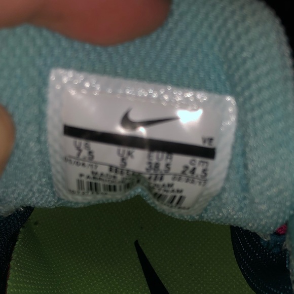 Nike Long Distance Running Shoes - Picture 8 of 8